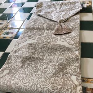 Jacquard Print Table Runner